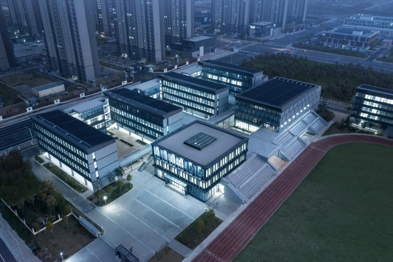 BIM Architecture | Zhengzhou Airport Eighth Resettlement Area Supporting Middle School and Zhengzhou No. 130 Middle School/Shanghai Lianchuang Design Group