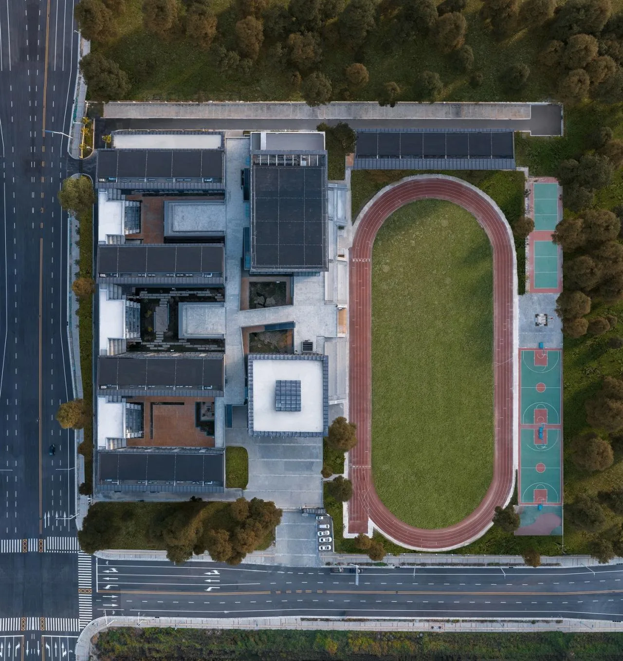BIM Architecture | Zhengzhou Airport Eighth Resettlement Area Supporting Middle School and Zhengzhou No. 130 Middle School/Shanghai Lianchuang Design Group