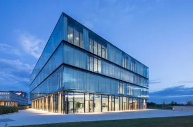 BIM Architecture: Sun-Tracking Curtains at Baramundi Headquarters by Haiyin Architecture-BIM WORLD