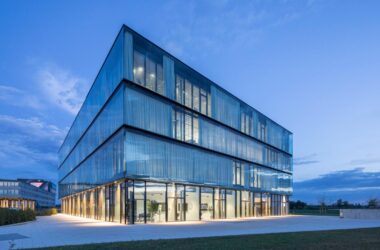 BIM Architecture: Sun-Tracking Curtains at Baramundi Headquarters by Haiyin Architecture-BIM WORLD