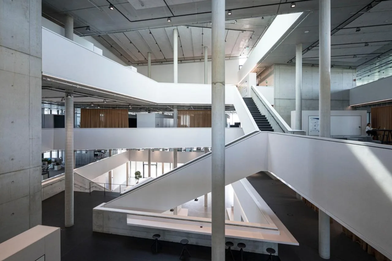 BIM Architecture | Opening and closing curtains following the path of the sun, Baramundi Headquarters/Haiyin Architecture