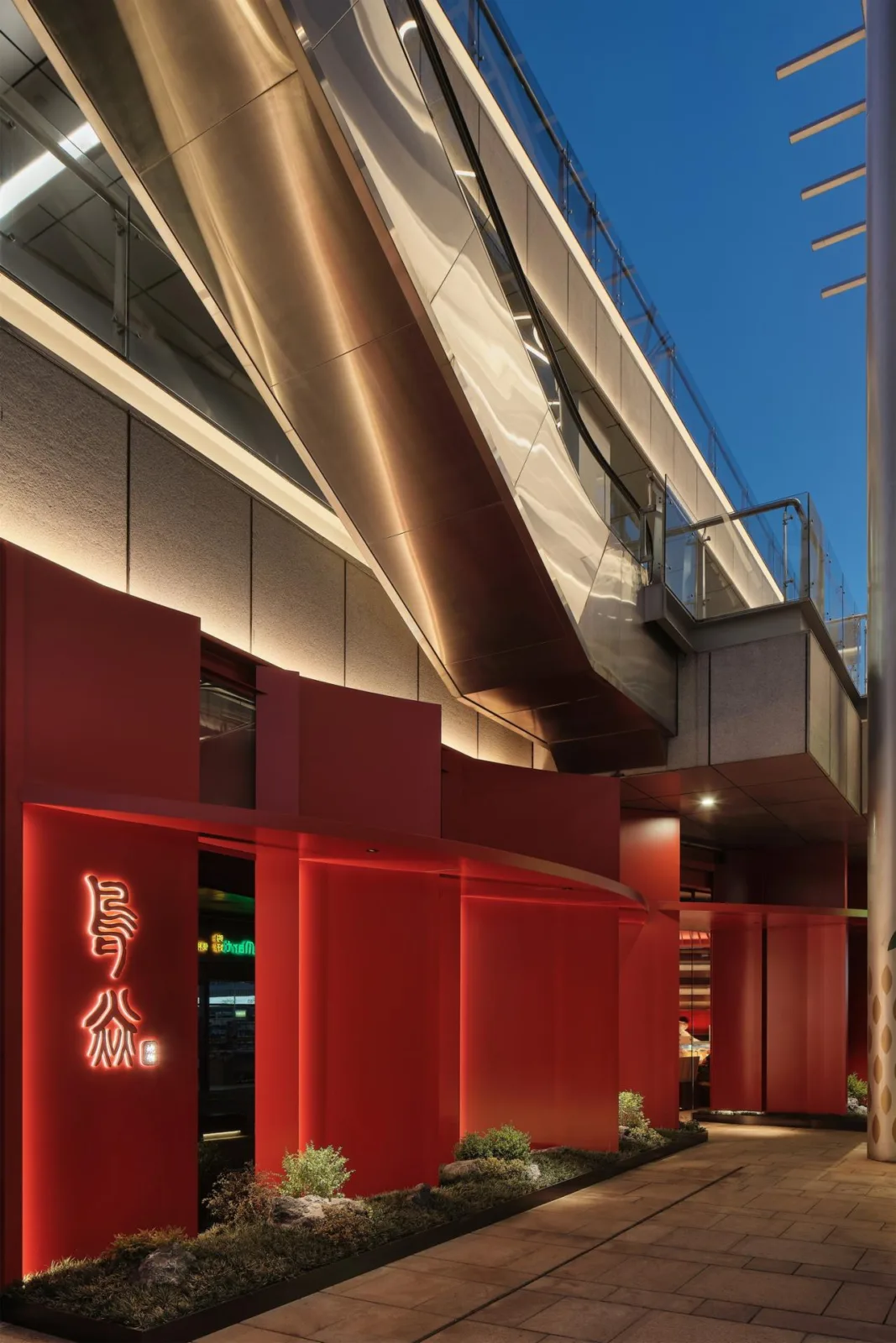 BIM Architecture | Red Wine Market on the Street Corner: Niaoyan Burn/TRIOSTUDIO Sanlishe
