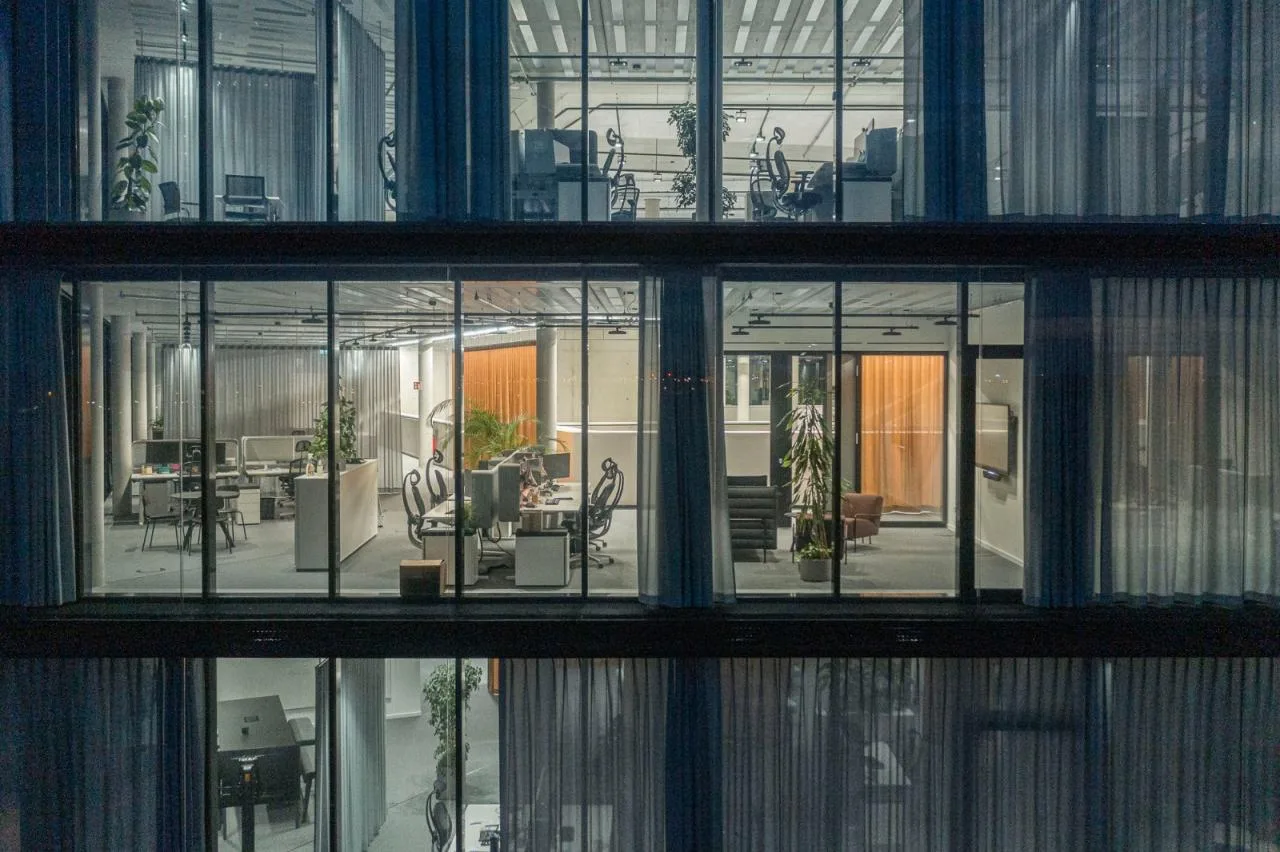 BIM Architecture | Opening and closing curtains following the path of the sun, Baramundi Headquarters/Haiyin Architecture