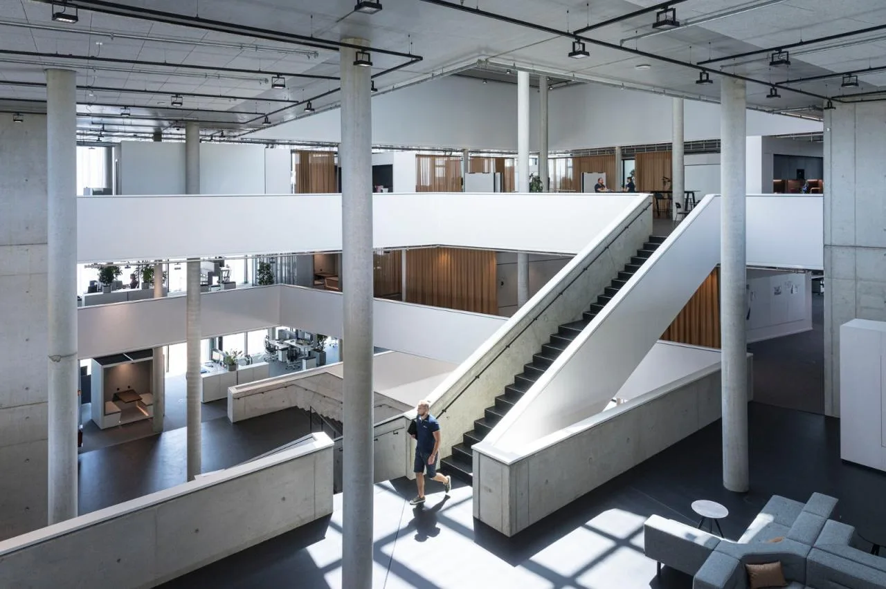 BIM Architecture | Opening and closing curtains following the path of the sun, Baramundi Headquarters/Haiyin Architecture