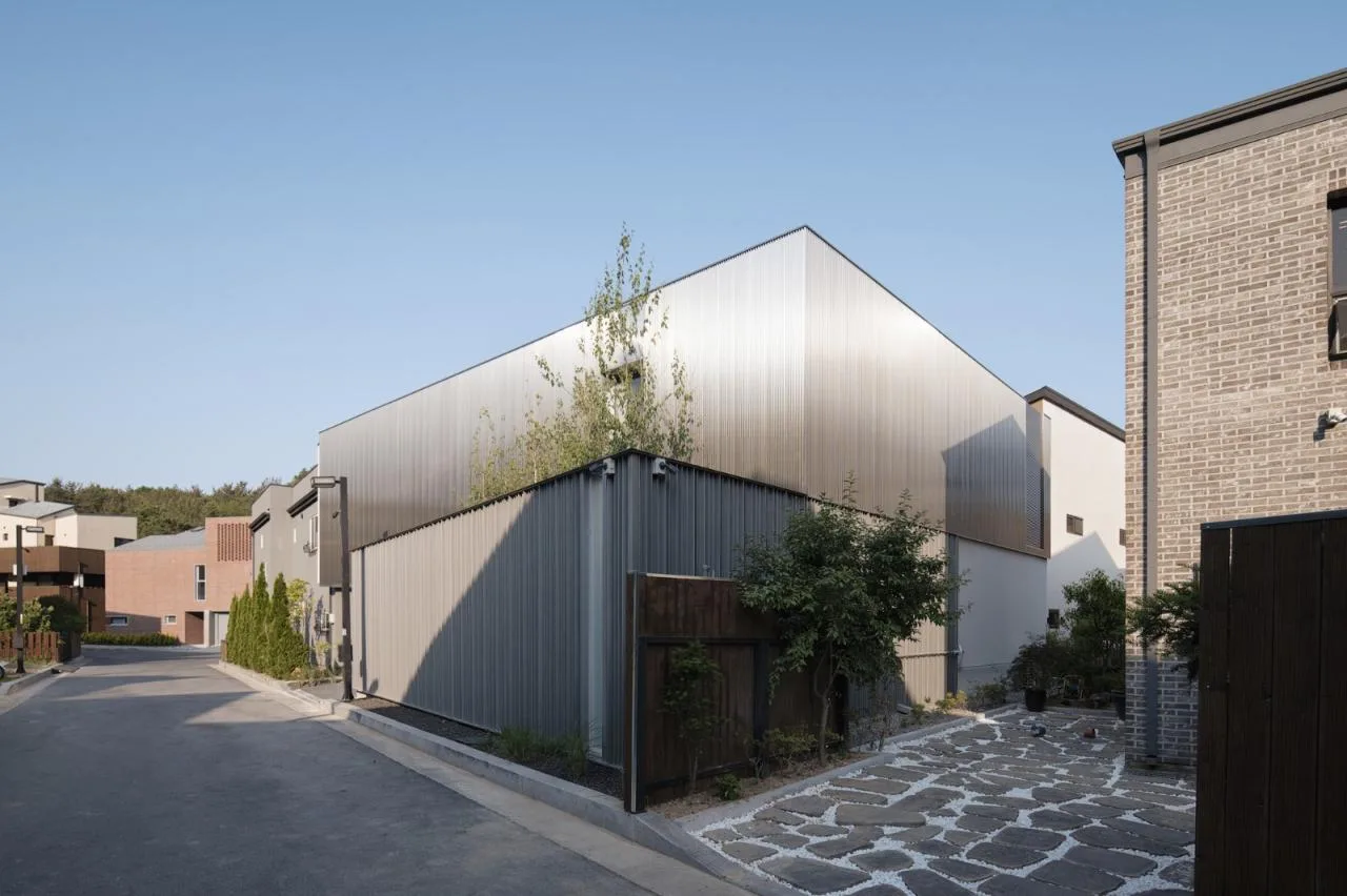 BIM Architecture | Twisted Space Creation, Metal Facade Residential/Archirie