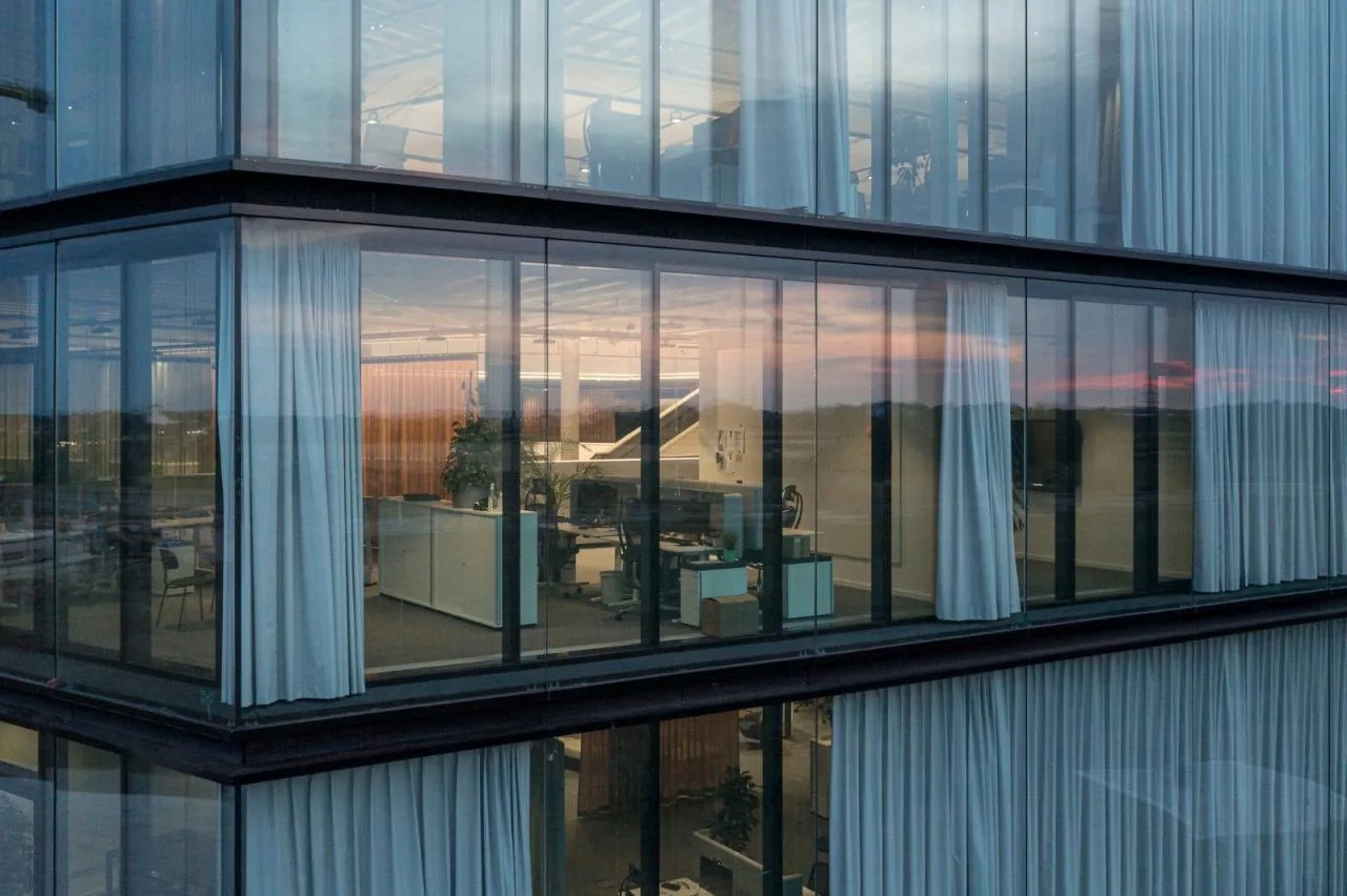 BIM Architecture | Opening and closing curtains following the path of the sun, Baramundi Headquarters/Haiyin Architecture