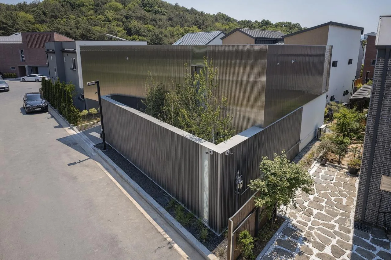 BIM Architecture | Twisted Space Creation, Metal Facade Residential/Archirie