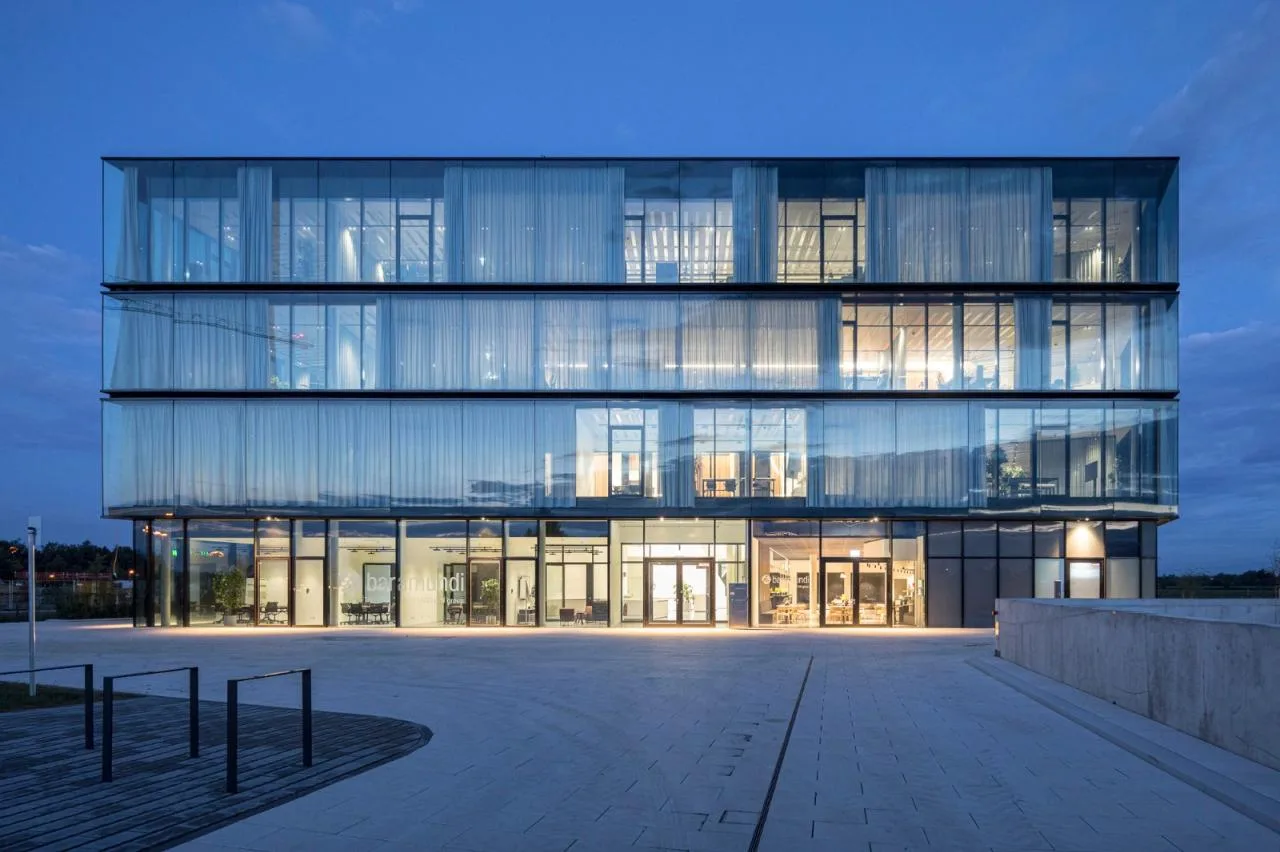 BIM Architecture | Opening and closing curtains following the path of the sun, Baramundi Headquarters/Haiyin Architecture
