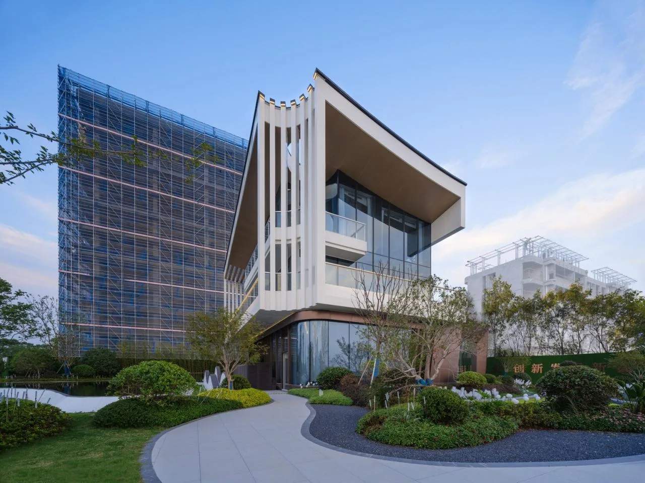 BIM Architecture | Yangtze River Delta Science and Technology Dahuangxin Research Institute: Creating a Jiangnan Water Town style Characteristic Industrial Park/Sanyi Architecture at the 'Origin' of the Yangtze River Delta
