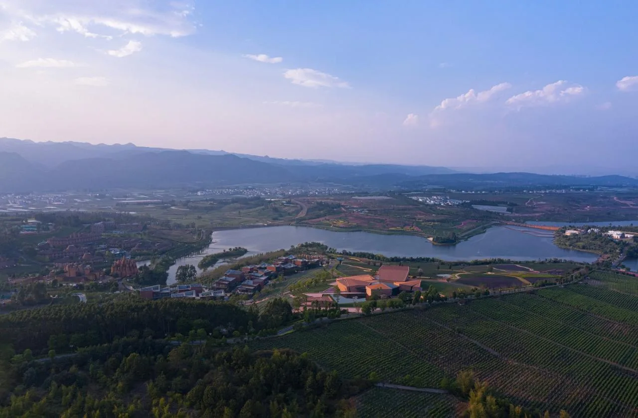 BIM Architecture | Red Stone Array, Yunnan Dongfeng Yun Art Center/Meng Fanhao