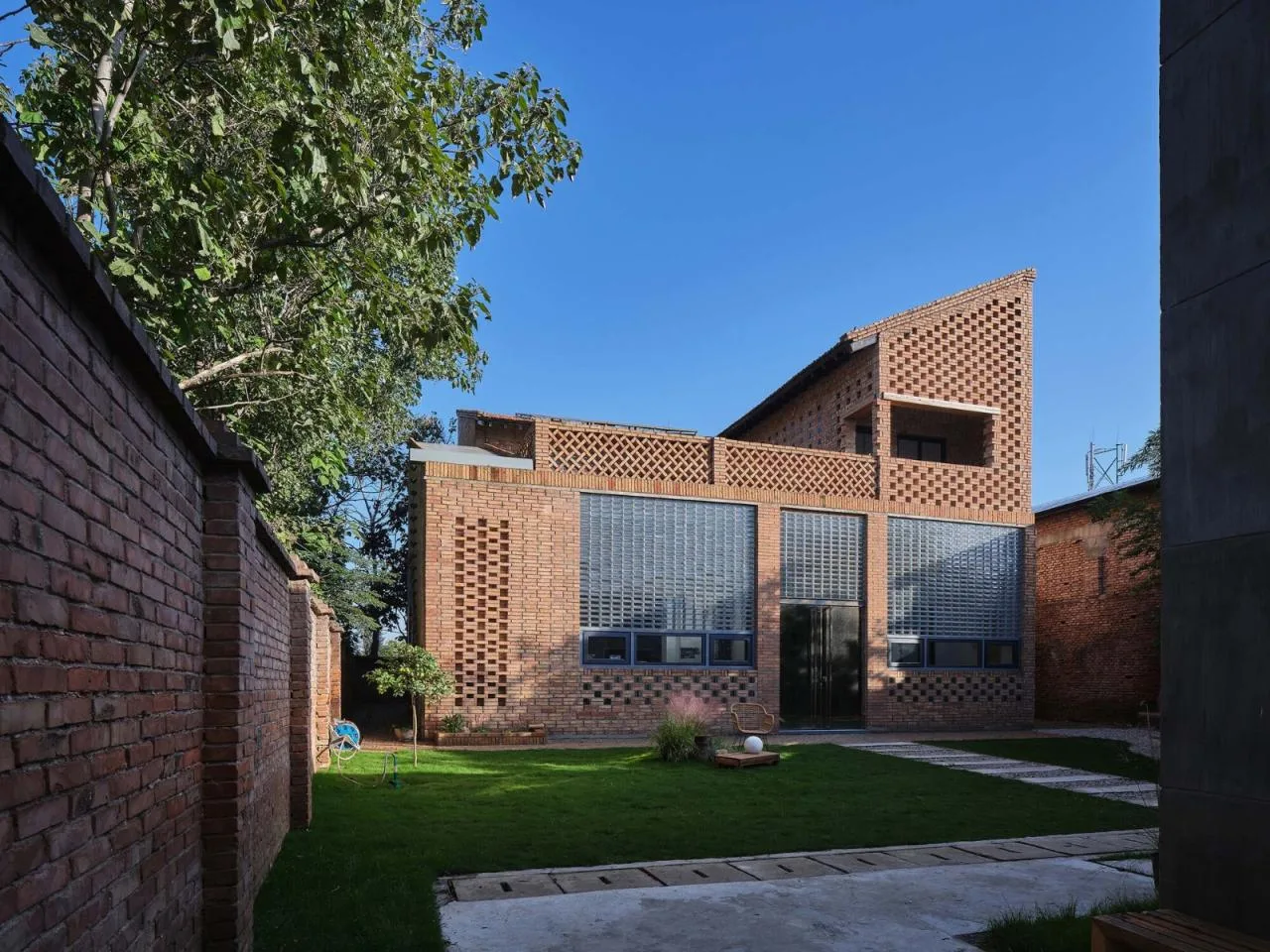 BIM Architecture | Weinan Bayi Village Glass Brick House/Xi'an University of Architecture and Technology Design and Research Institute