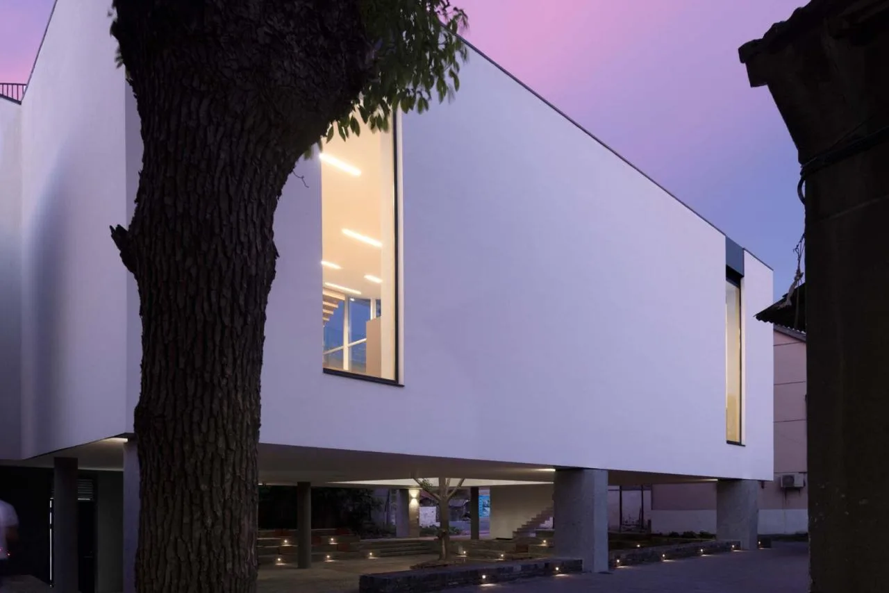 BIM Architecture | Meeting Room in Bache School Town/Proper Design