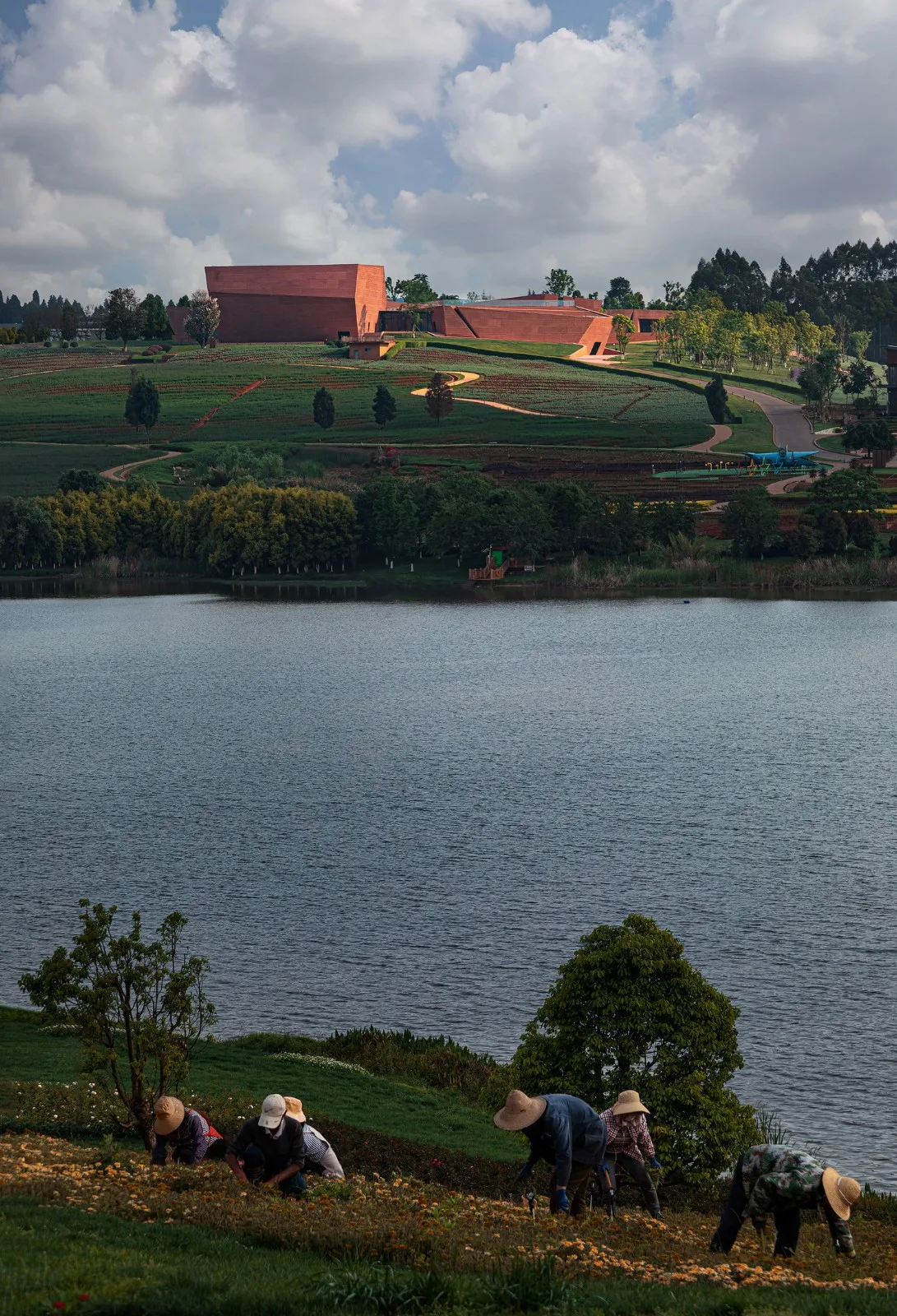 BIM Architecture | Red Stone Array, Yunnan Dongfeng Yun Art Center/Meng Fanhao