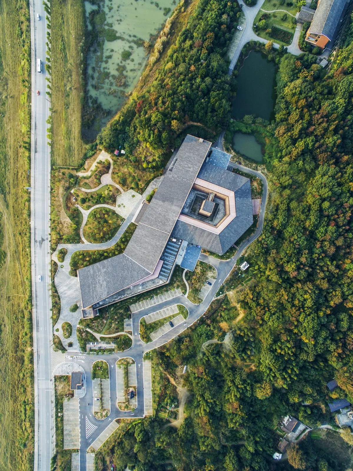 BIM Architecture | Overlaying Emotions, Building Architecture: Tongguan Kiln Site Museum/Luo Jin Studio