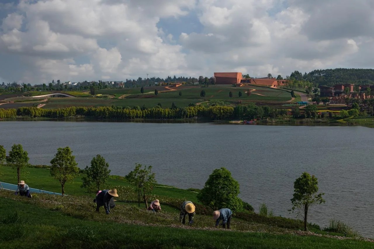 BIM Architecture | Red Stone Array, Yunnan Dongfeng Yun Art Center/Meng Fanhao