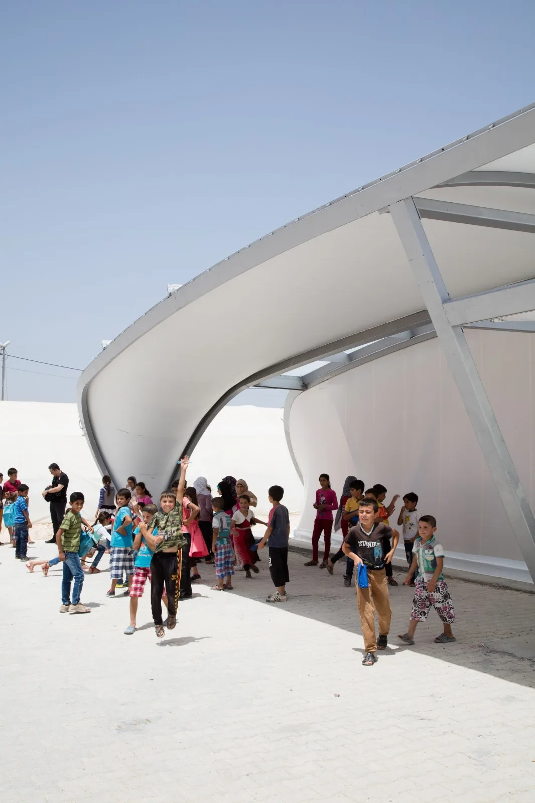BIM Architecture | Emergency Shelter Tent Built in One Day/Zaha Hadid Architects