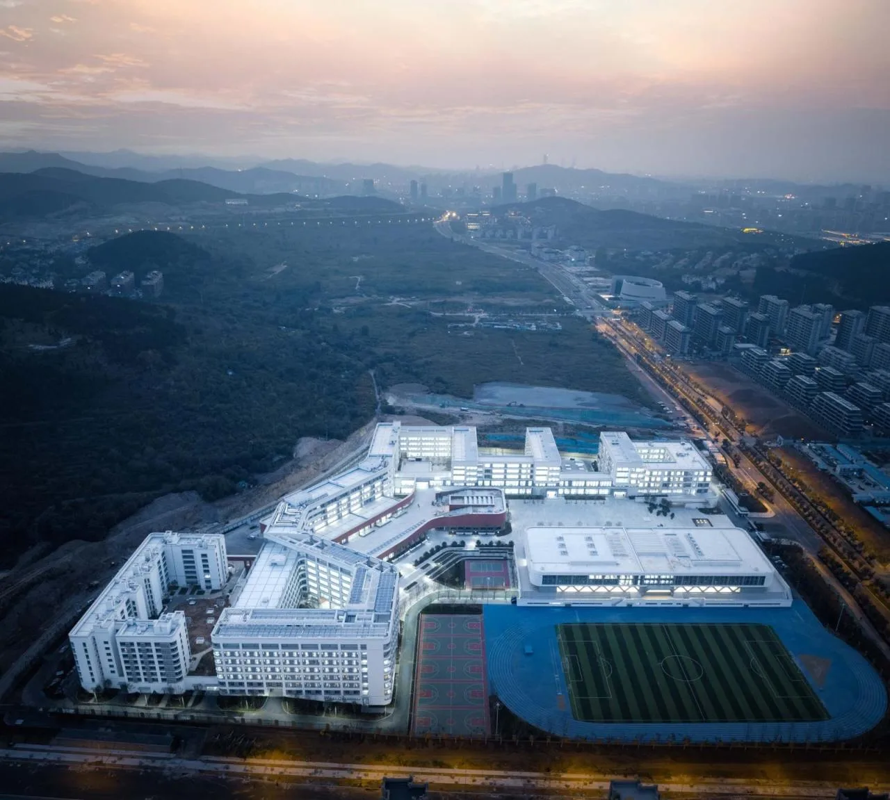 BIM Architecture | Jinan Licheng No.2 Middle School Caishi Campus/Tongyuan Design