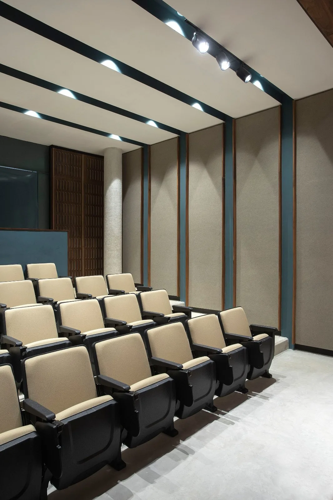 BIM Architecture | Merida Bank and Business School/IUA Ignacio Urquiza Arquitectos