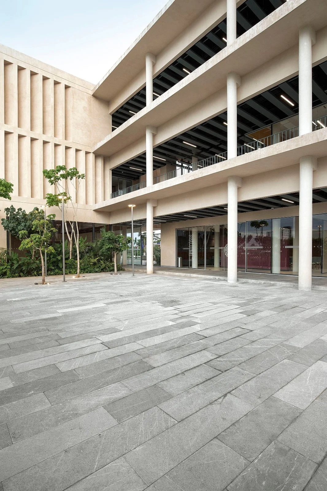 BIM Architecture | Merida Bank and Business School/IUA Ignacio Urquiza Arquitectos