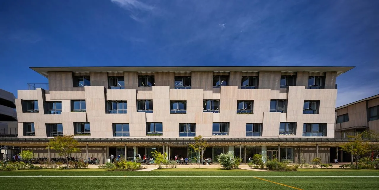 BIM Architecture | Yokohama International School, both interior and exterior wooden finishes/Dacheng Construction+Kengo Kuma Architecture Urban Design Firm
