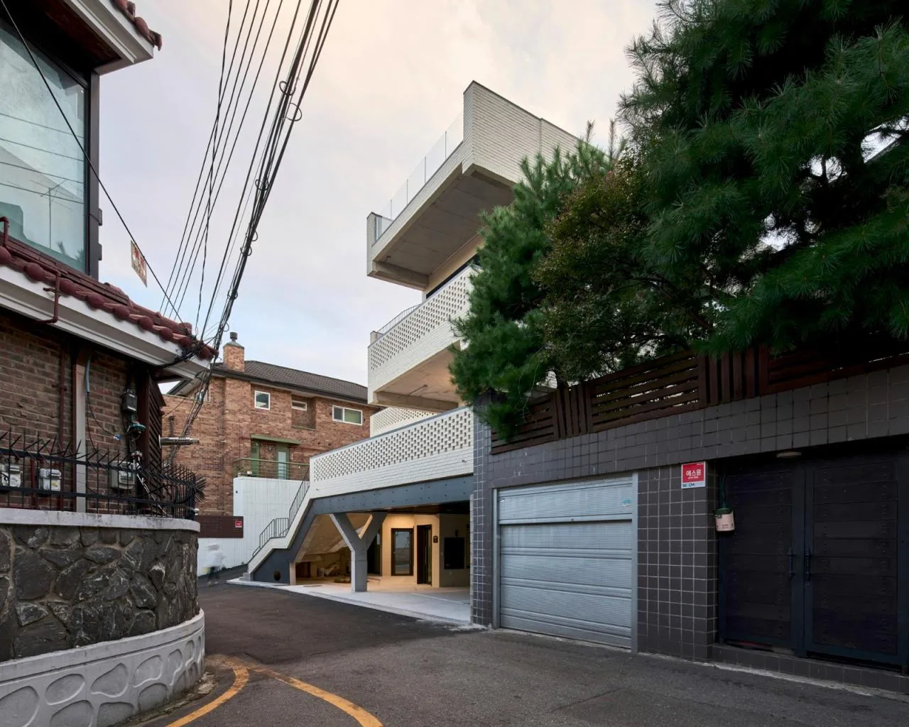 BIM architecture | staircase leading to street corner, Y2 complex/DAAL