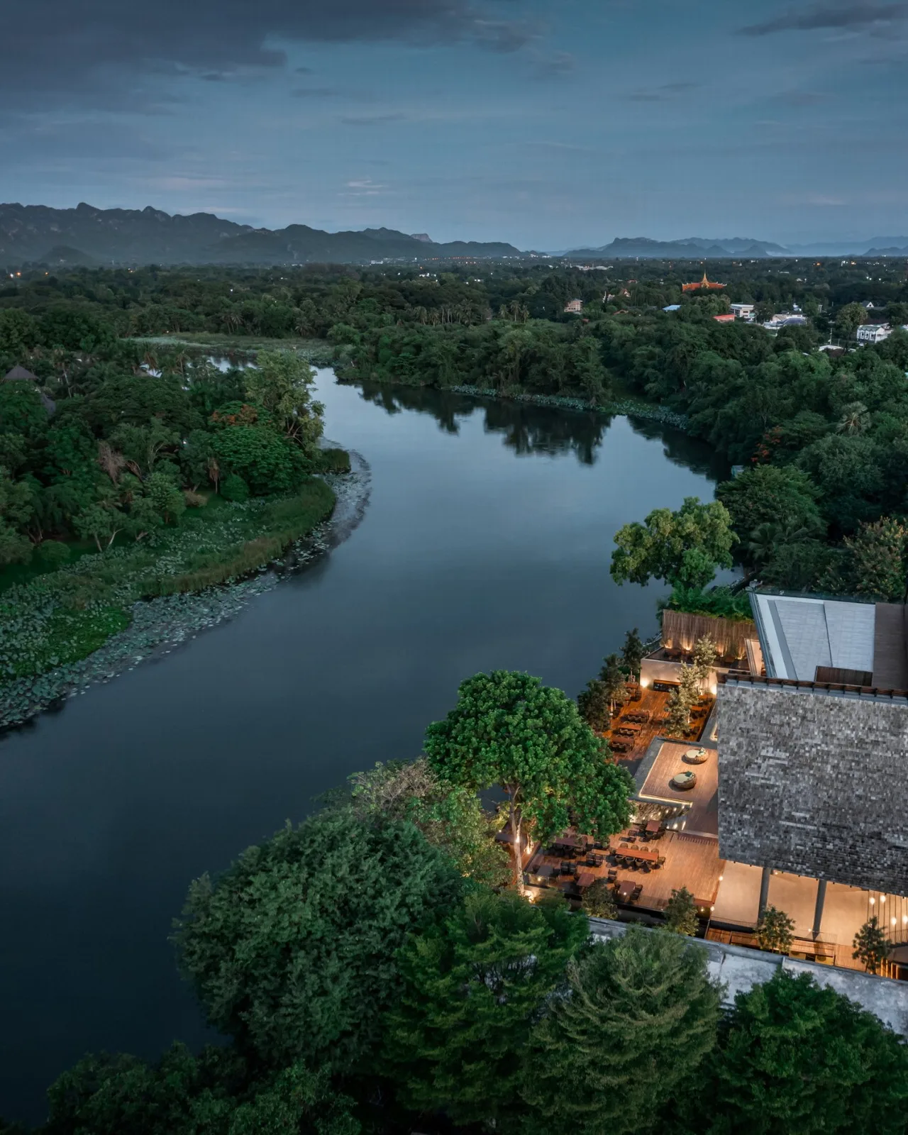BIM Architecture | Mega scale Thai restaurant Keereetara/IDIN Architects