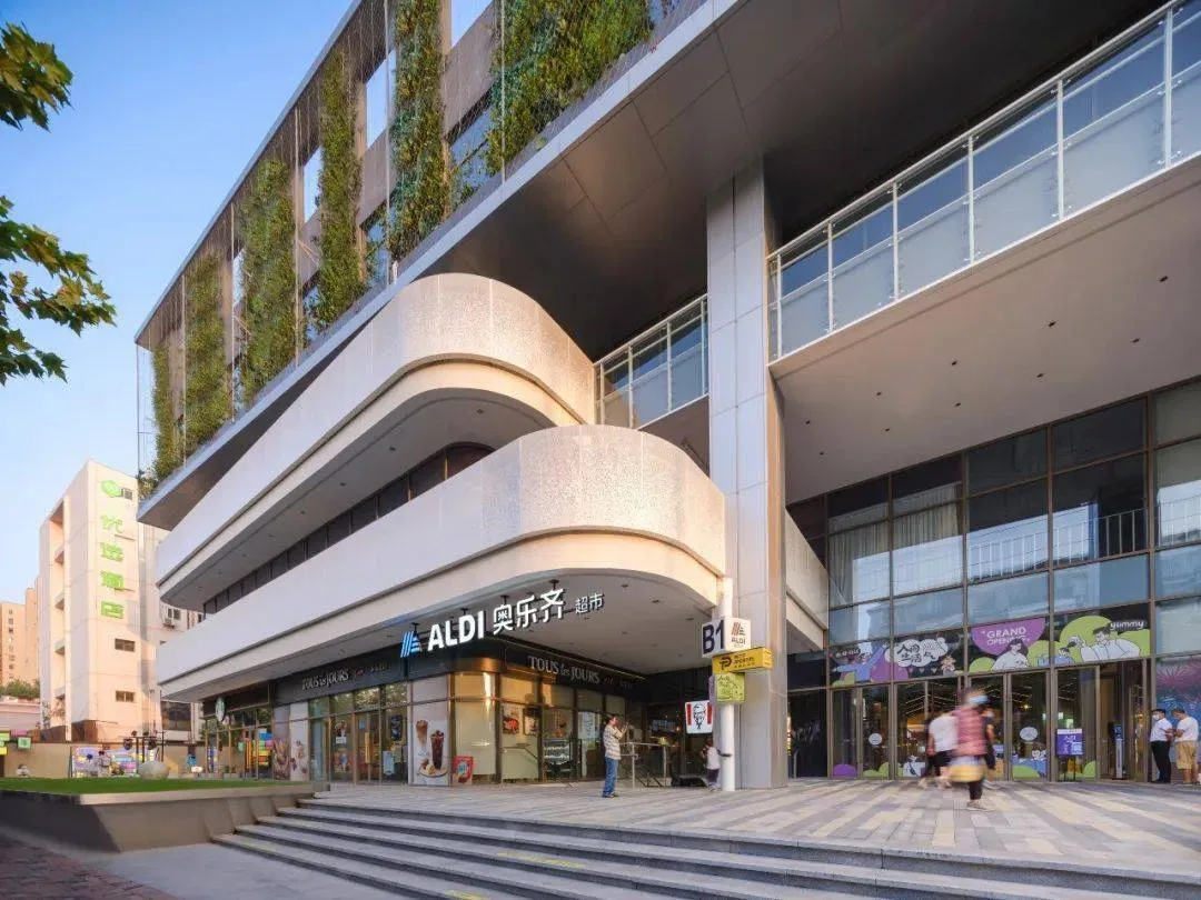 Chuangyi MIX · Luo Xiu Road | Revitalize and rejuvenate, from 'closing old boxes on street corners' to 'green neighborhood reception rooms'/Sanyi Architecture