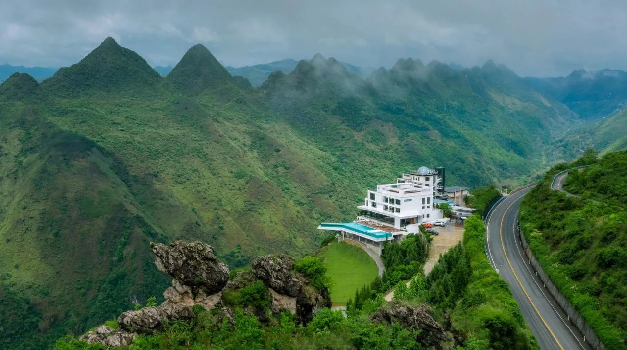 BIM Architecture | Cliff Edge Sky Homestay: Yaojia Wangpu/Shanghai Yaoshun Architectural Design Co., Ltd