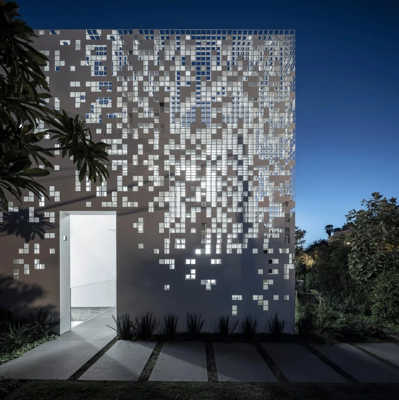 BIM Architecture | A 'gradually disappearing' wall, dissolving pixel houses/Anderman Architects