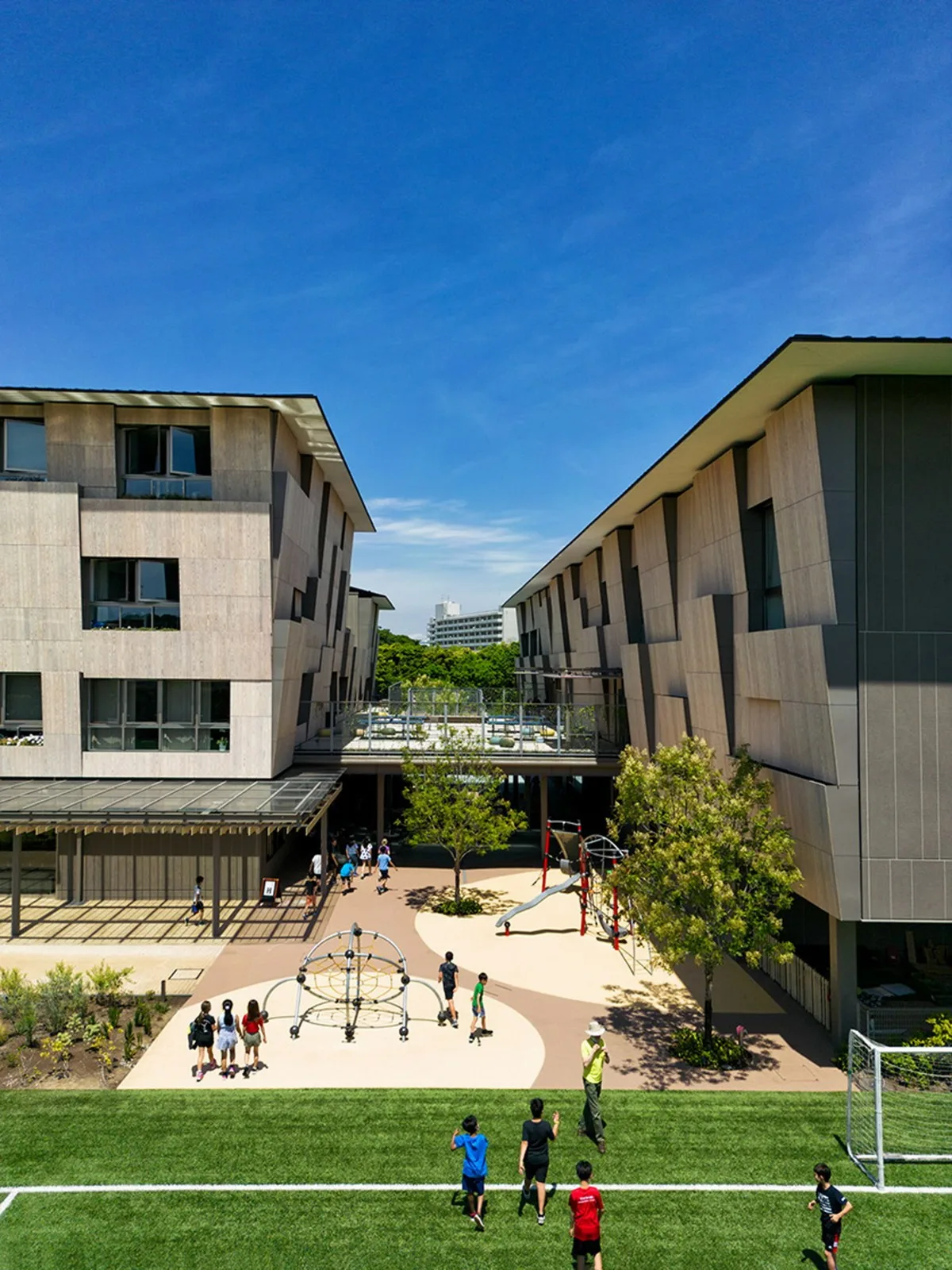 BIM Architecture | Yokohama International School, both interior and exterior wooden finishes/Dacheng Construction+Kengo Kuma Architecture Urban Design Firm