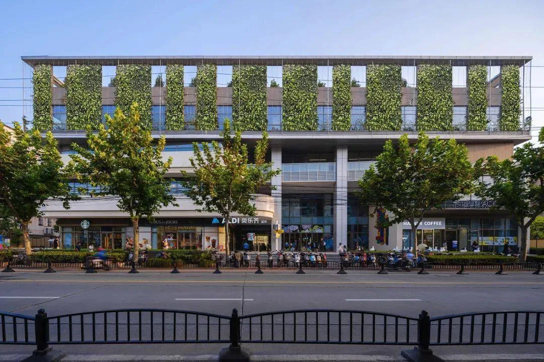 Chuangyi MIX · Luo Xiu Road | Revitalize and rejuvenate, from 'closing old boxes on street corners' to 'green neighborhood reception rooms'/Sanyi Architecture