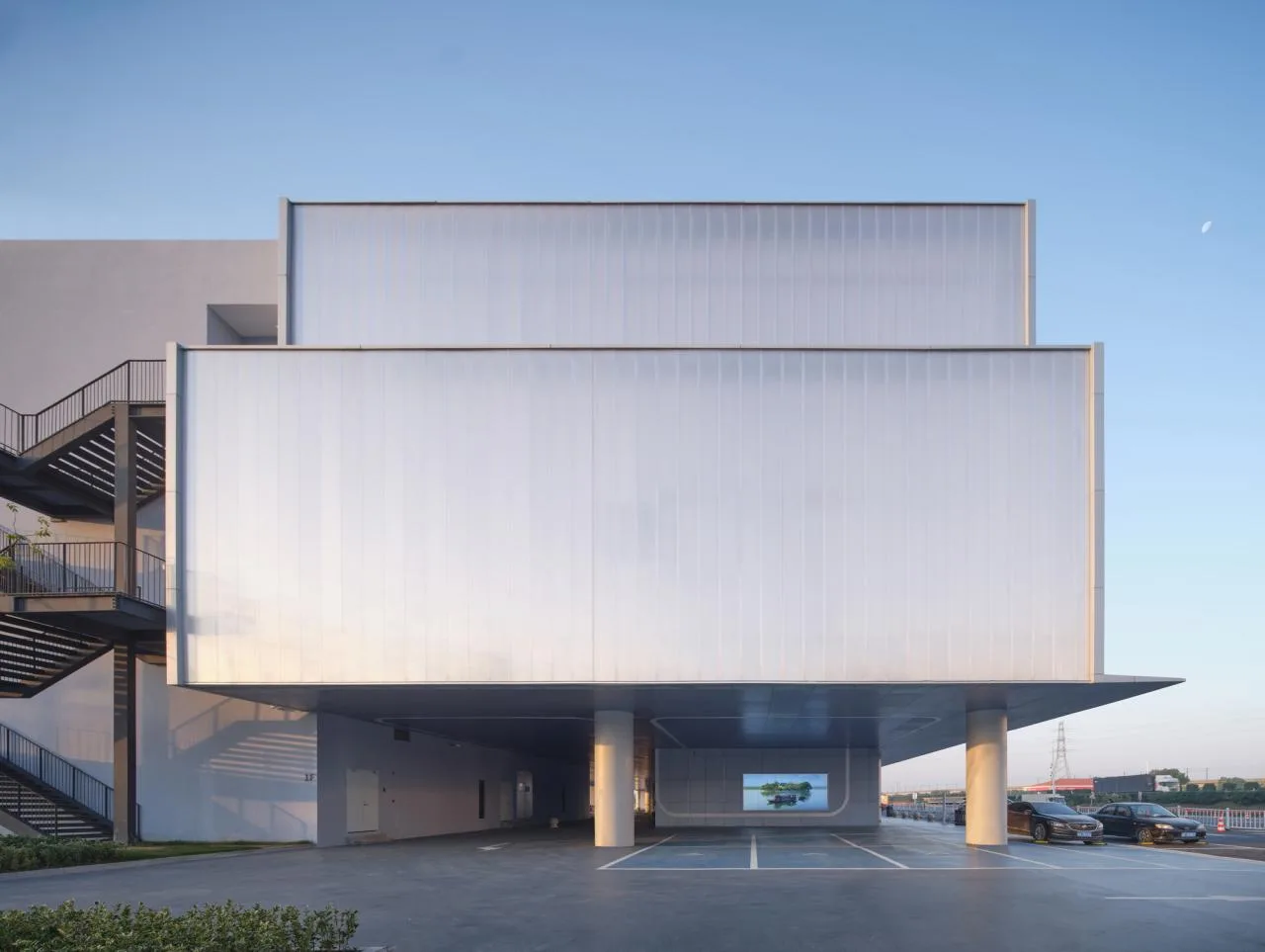 BIM Architecture | Jiaxing Service Area of Shanghai Hangzhou Expressway: Complex on the Highway/Goa Elephant Design