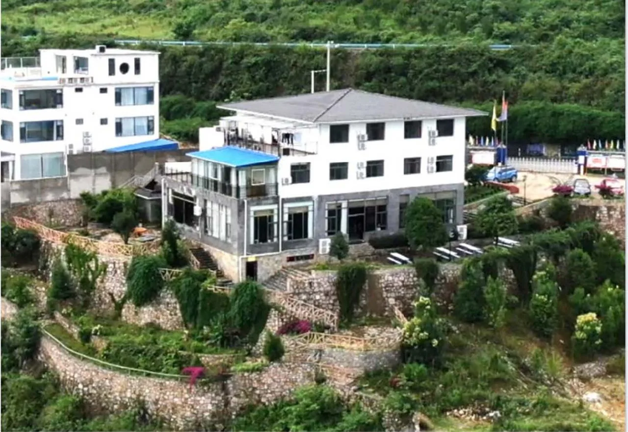 BIM Architecture | Cliff Edge Sky Homestay: Yaojia Wangpu/Shanghai Yaoshun Architectural Design Co., Ltd