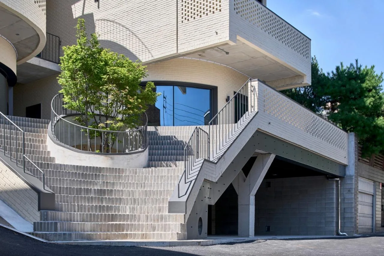BIM architecture | staircase leading to street corner, Y2 complex/DAAL