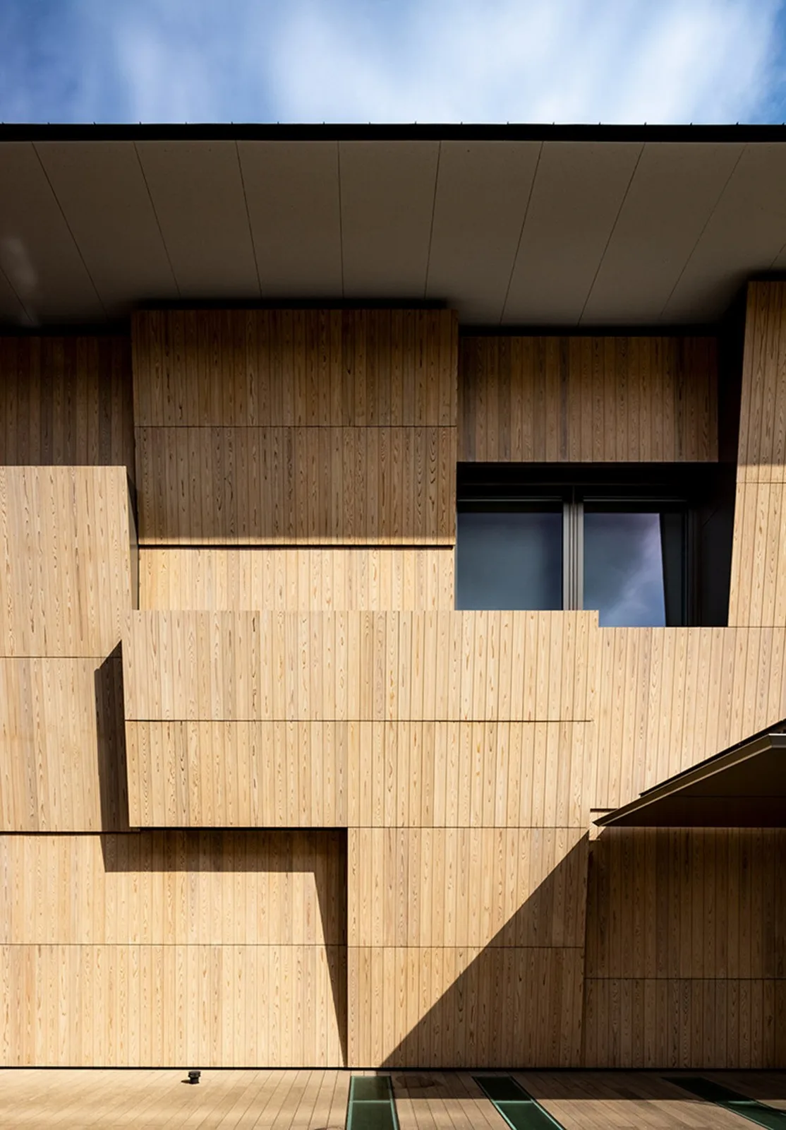 BIM Architecture | Yokohama International School, both interior and exterior wooden finishes/Dacheng Construction+Kengo Kuma Architecture Urban Design Firm