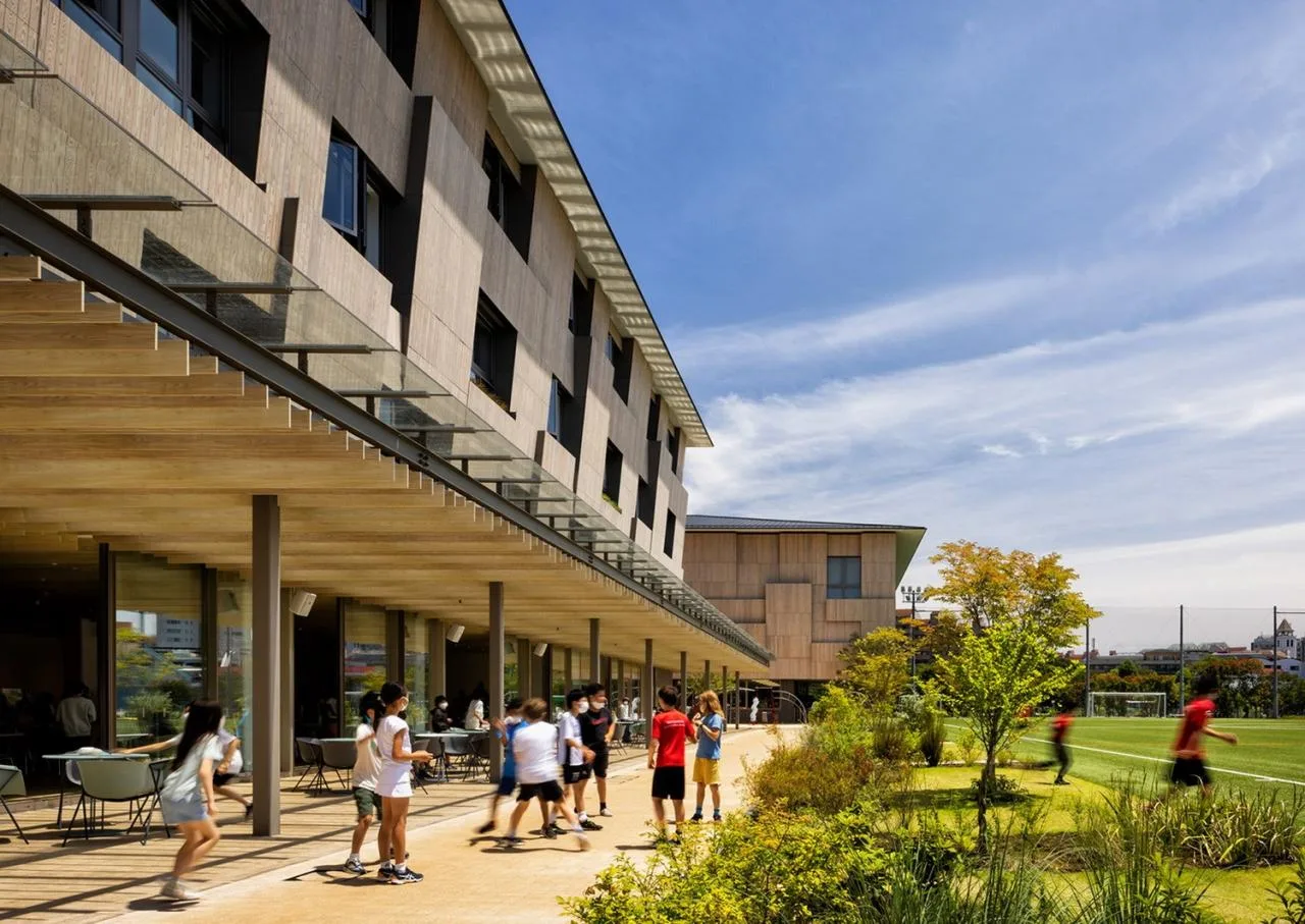 BIM Architecture | Yokohama International School, both interior and exterior wooden finishes/Dacheng Construction+Kengo Kuma Architecture Urban Design Firm