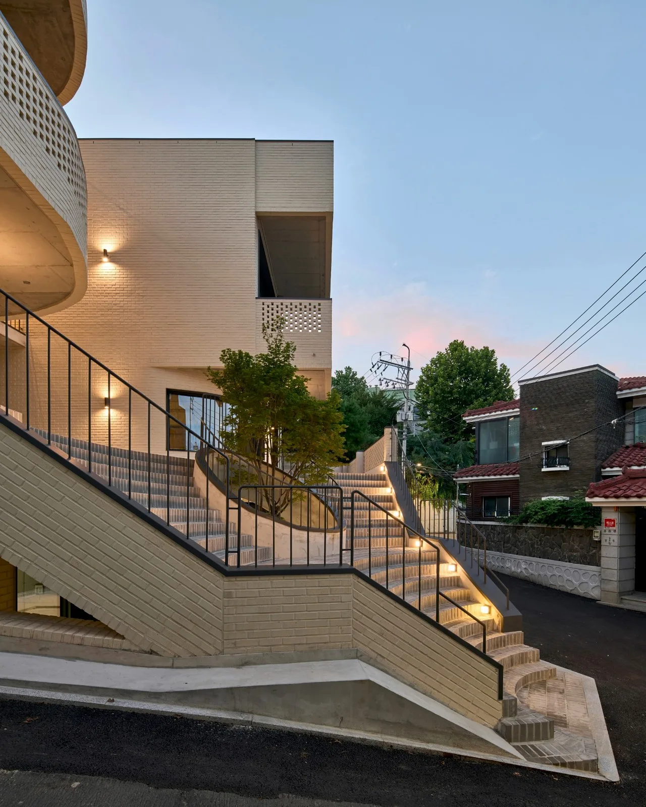 BIM architecture | staircase leading to street corner, Y2 complex/DAAL