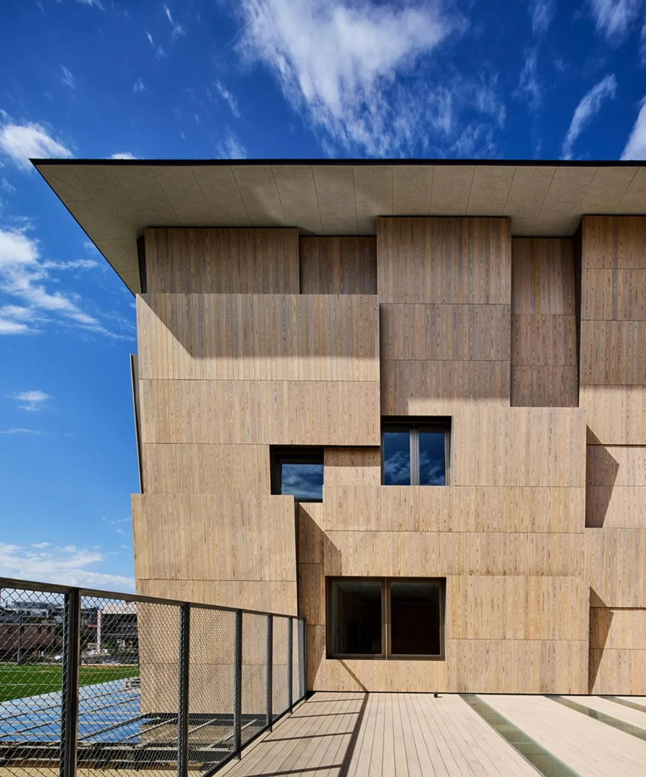 BIM Architecture | Yokohama International School, both interior and exterior wooden finishes/Dacheng Construction+Kengo Kuma Architecture Urban Design Firm