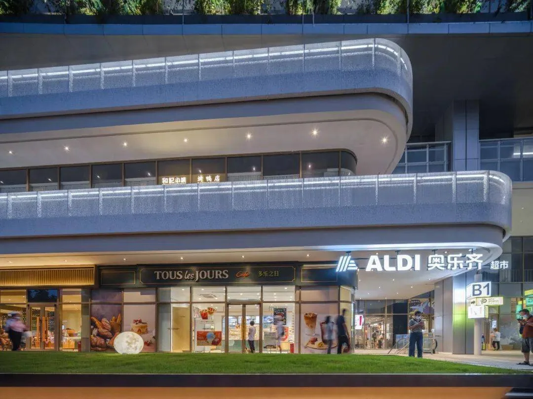 Chuangyi MIX · Luo Xiu Road | Revitalize and rejuvenate, from 'closing old boxes on street corners' to 'green neighborhood reception rooms'/Sanyi Architecture