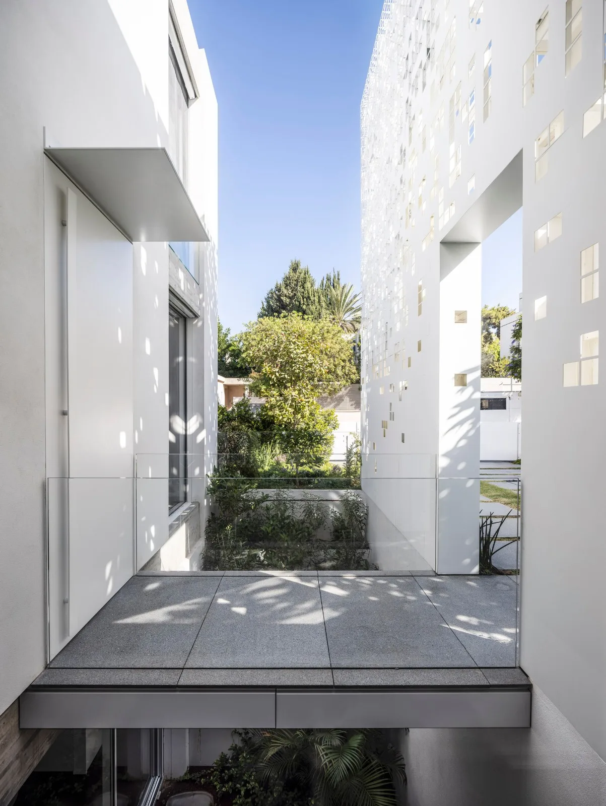 BIM Architecture | A 'gradually disappearing' wall, dissolving pixel houses/Anderman Architects
