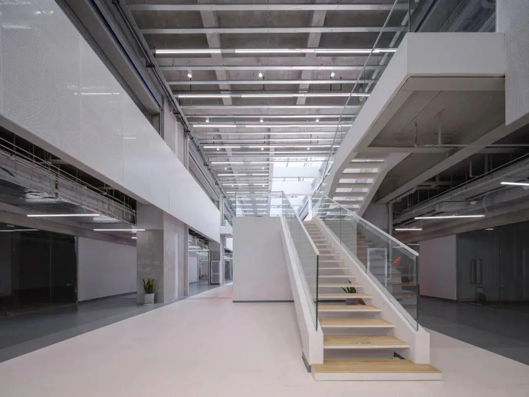 Chuangyi MIX · Luo Xiu Road | Revitalize and rejuvenate, from 'closing old boxes on street corners' to 'green neighborhood reception rooms'/Sanyi Architecture