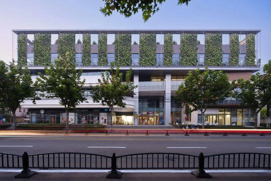 Chuangyi MIX · Luo Xiu Road | Revitalize and rejuvenate, from 'closing old boxes on street corners' to 'green neighborhood reception rooms'/Sanyi Architecture