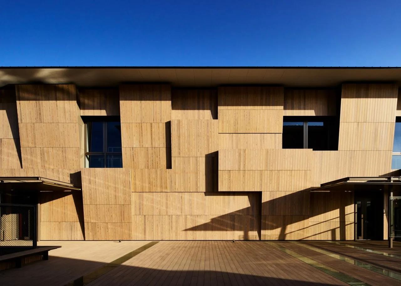 BIM Architecture | Yokohama International School, both interior and exterior wooden finishes/Dacheng Construction+Kengo Kuma Architecture Urban Design Firm
