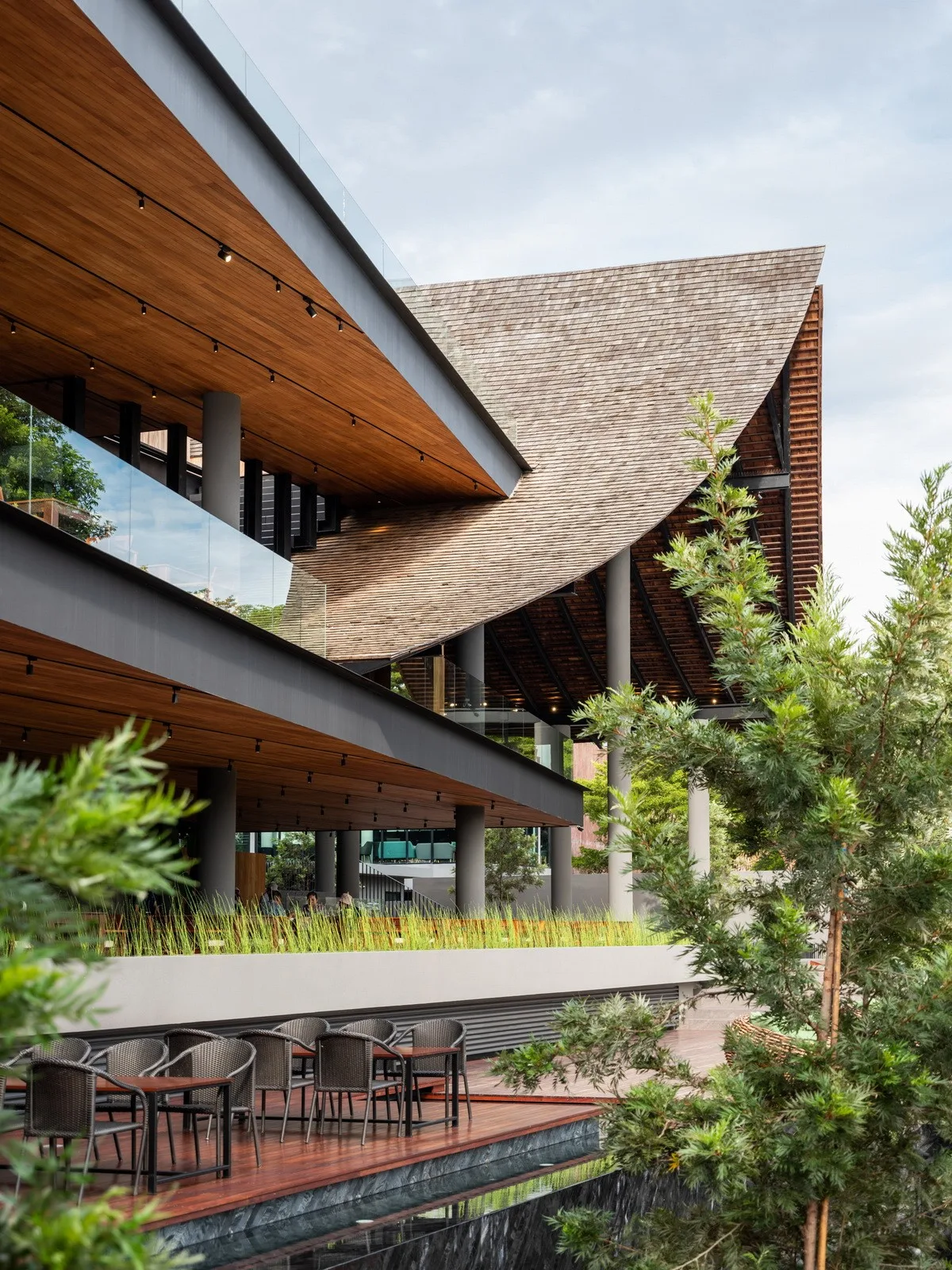 BIM Architecture | Mega scale Thai restaurant Keereetara/IDIN Architects