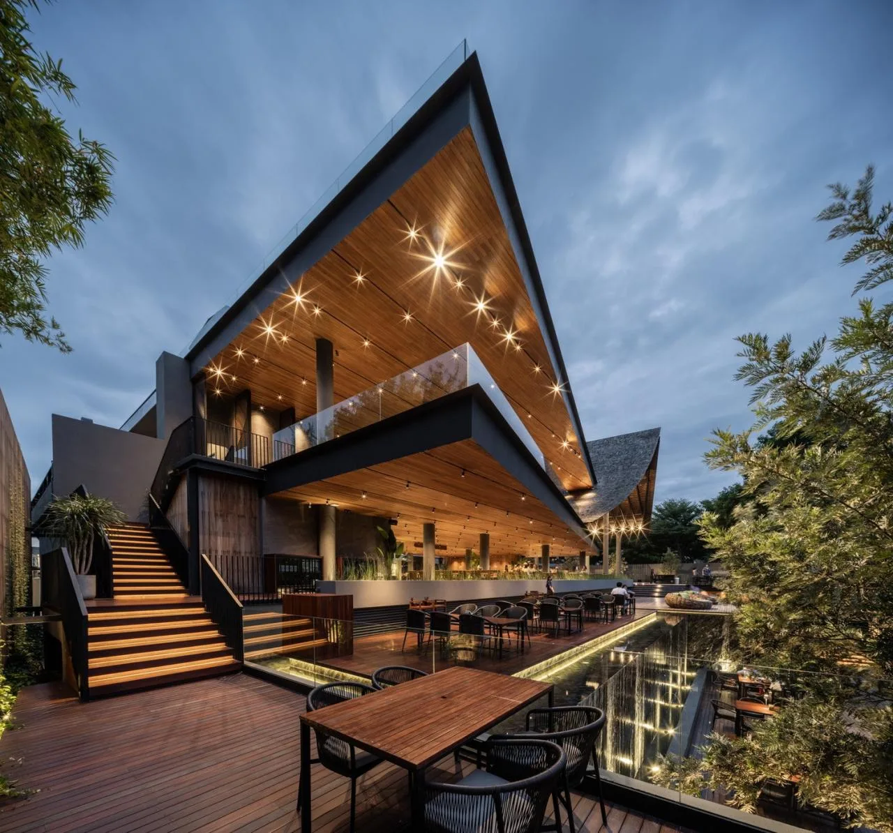 BIM Architecture | Mega scale Thai restaurant Keereetara/IDIN Architects