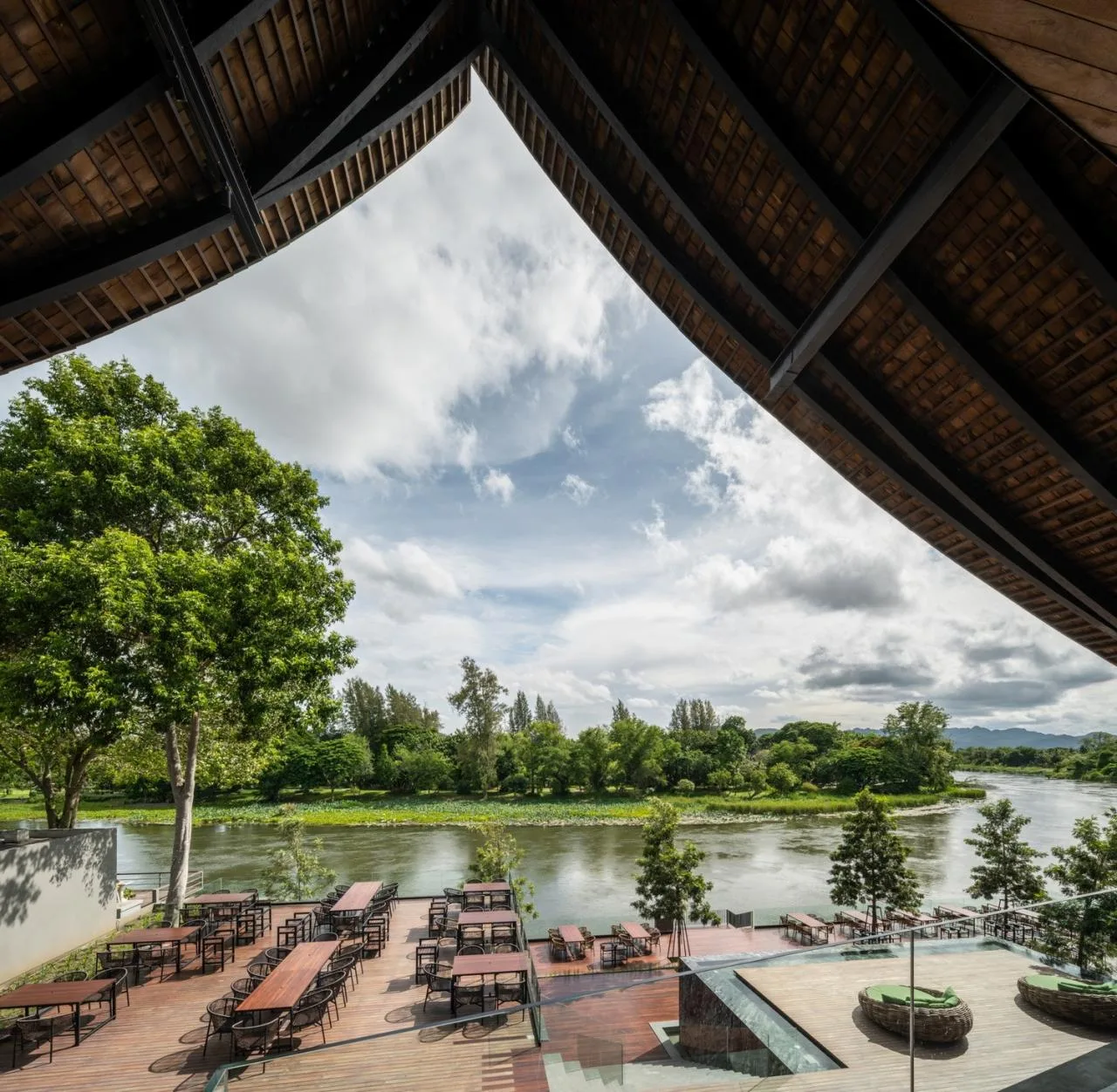 BIM Architecture | Mega scale Thai restaurant Keereetara/IDIN Architects