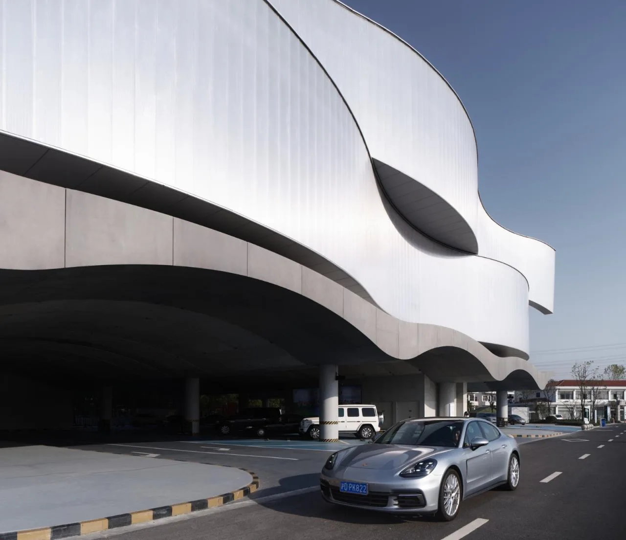 BIM Architecture | Jiaxing Service Area of Shanghai Hangzhou Expressway: Complex on the Highway/Goa Elephant Design