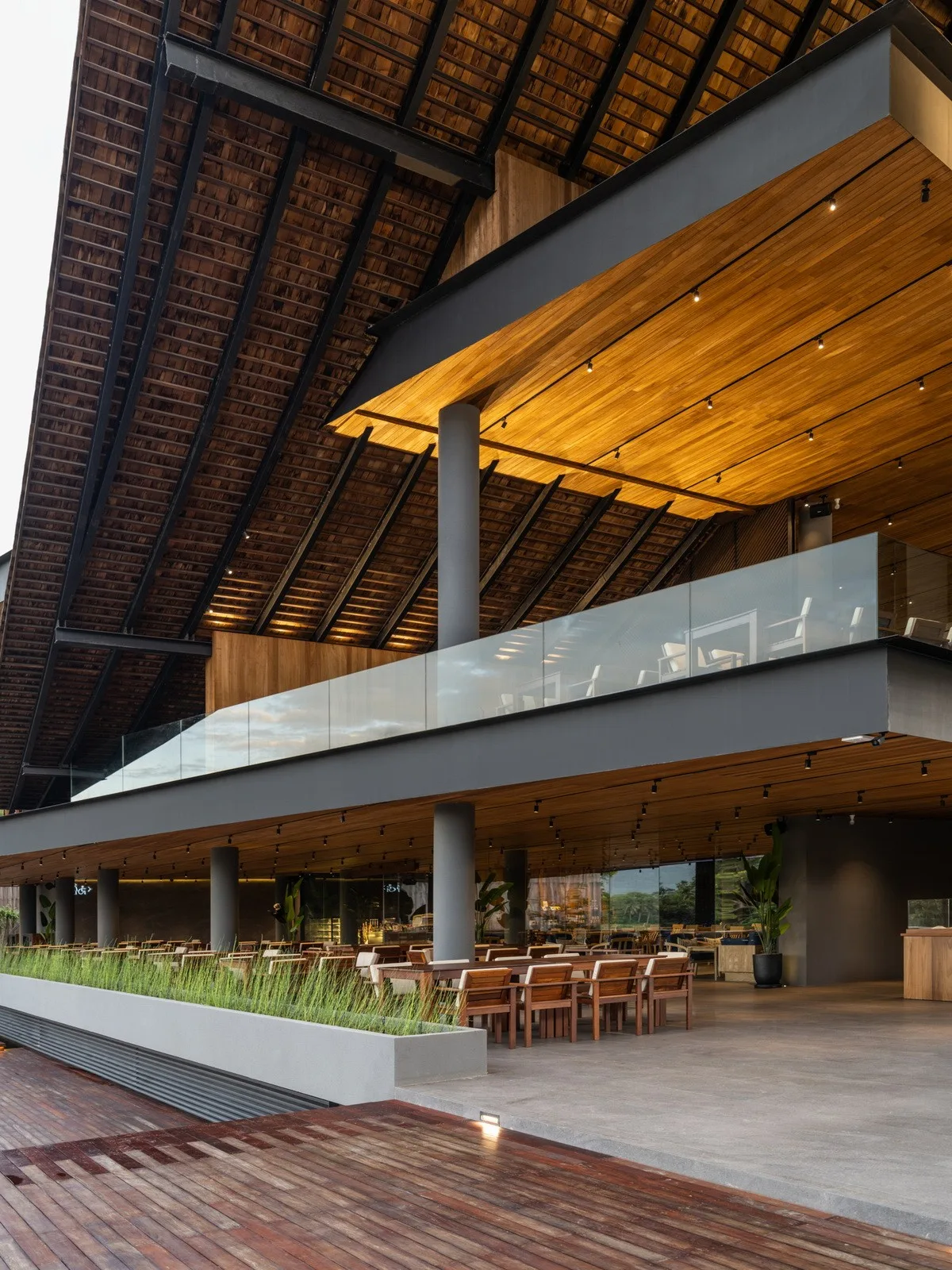 BIM Architecture | Mega scale Thai restaurant Keereetara/IDIN Architects