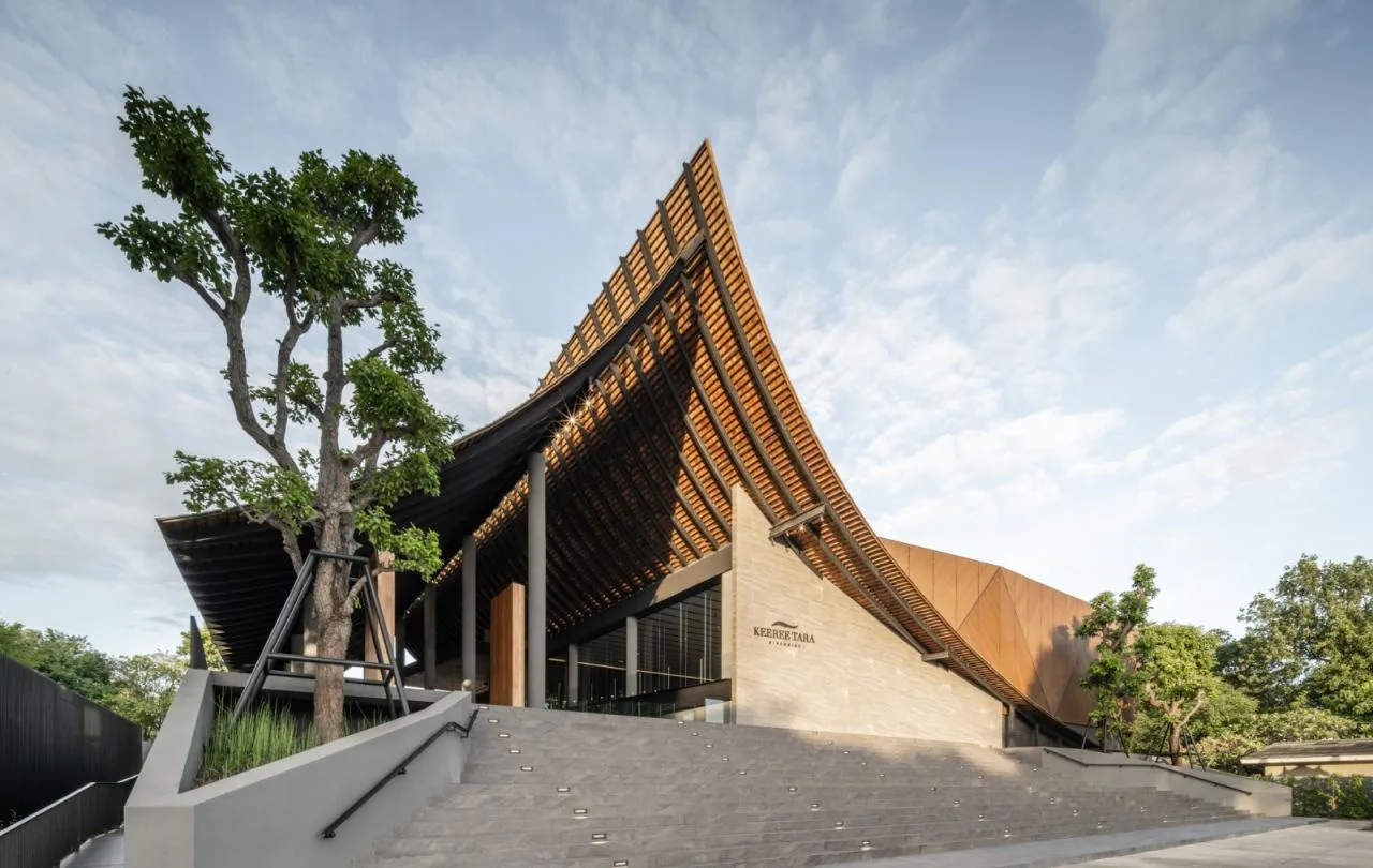BIM Architecture | Mega scale Thai restaurant Keereetara/IDIN Architects