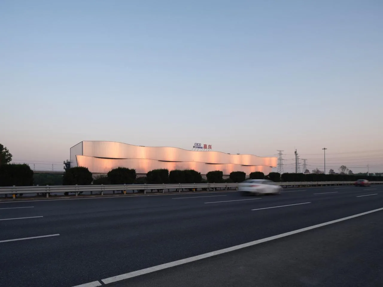 BIM Architecture | Jiaxing Service Area of Shanghai Hangzhou Expressway: Complex on the Highway/Goa Elephant Design